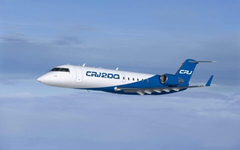 庞巴迪 CRJ200