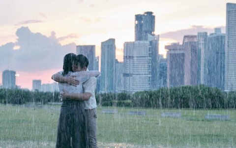《热带雨》爱情是对绝望生活的挣扎