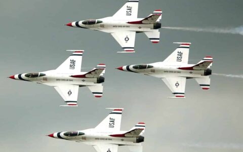 美国空军“雷鸟”飞行表演队