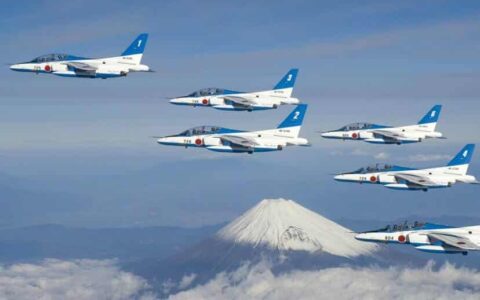 日本航空自卫队“蓝色冲击波”飞行表演队