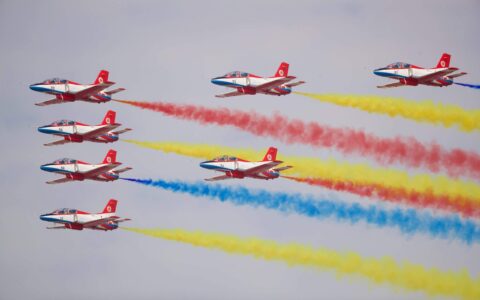 中国空军“红鹰”飞行表演队