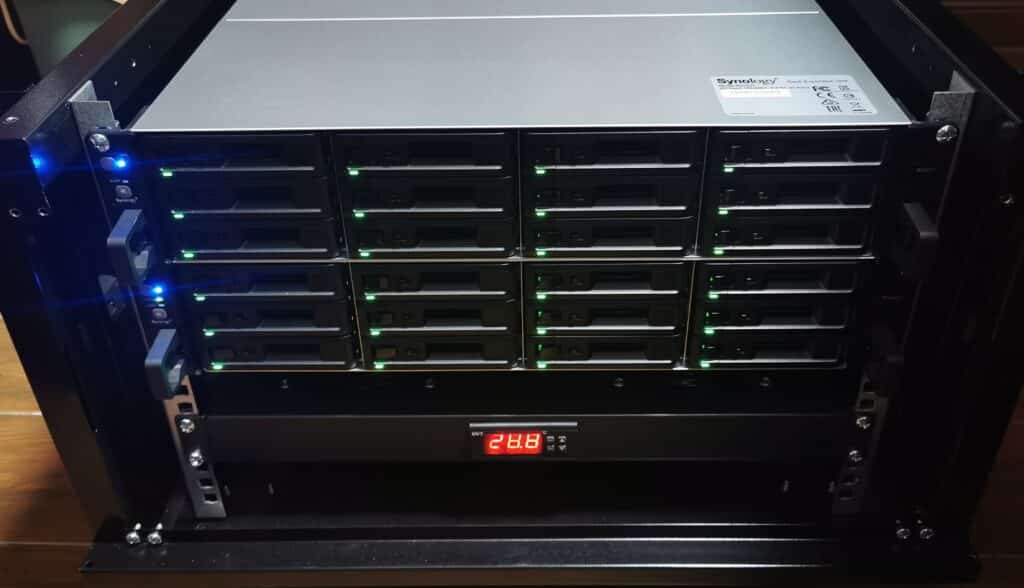开箱丨群晖新款 RackStation RS2421+ 网络存储服务器和RX1217拓展机插图7