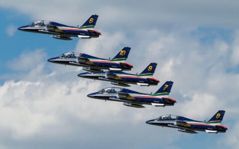 意大利空军“三色箭”飞行表演队