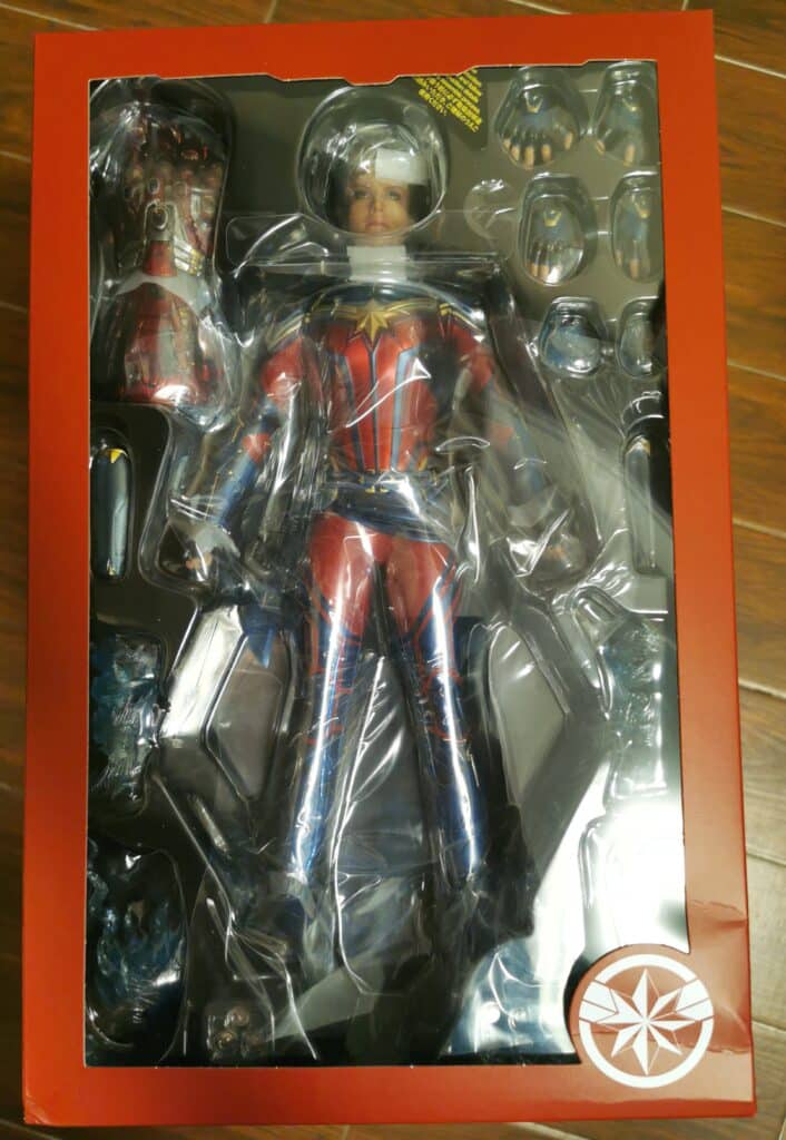 开箱丨HotToys复仇者联盟4惊奇队长1:6珍藏人偶插图2